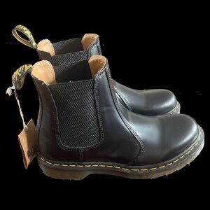 Dr Marten Leather Chelsea Boot